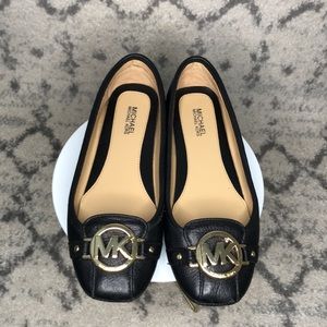 Michael Kors size 5.5 Fulton Metallic Logo black Flat